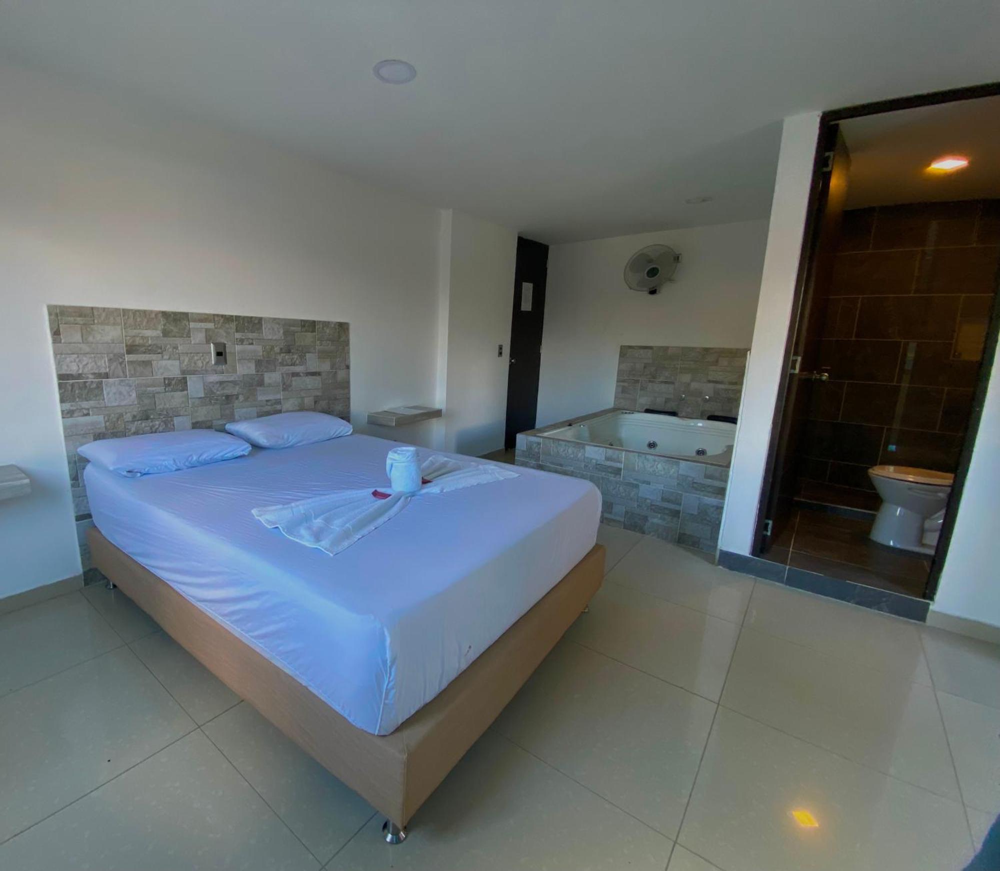 Hotel Buenos Aires Central Medellín Extérieur photo