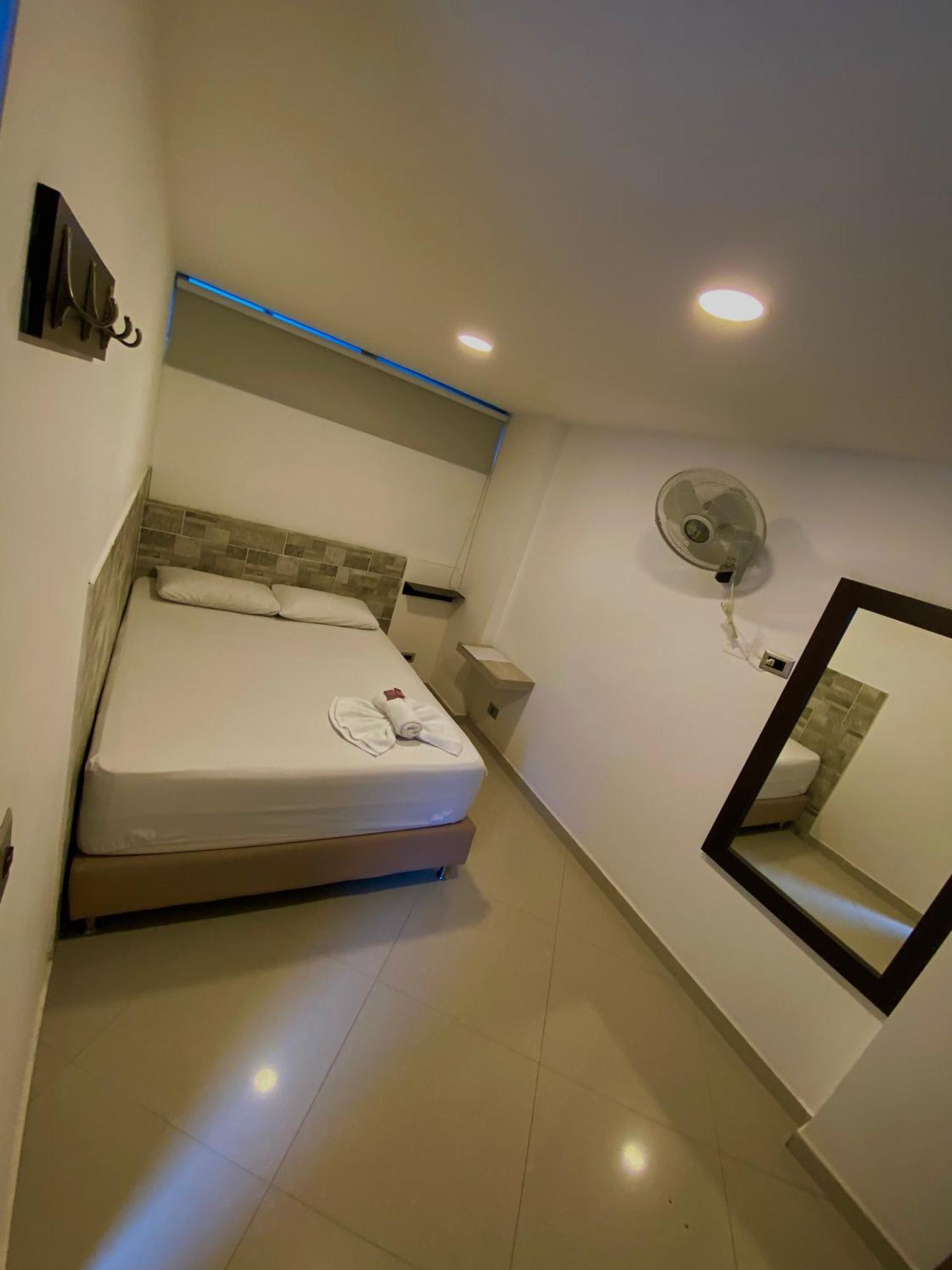 Hotel Buenos Aires Central Medellín Extérieur photo