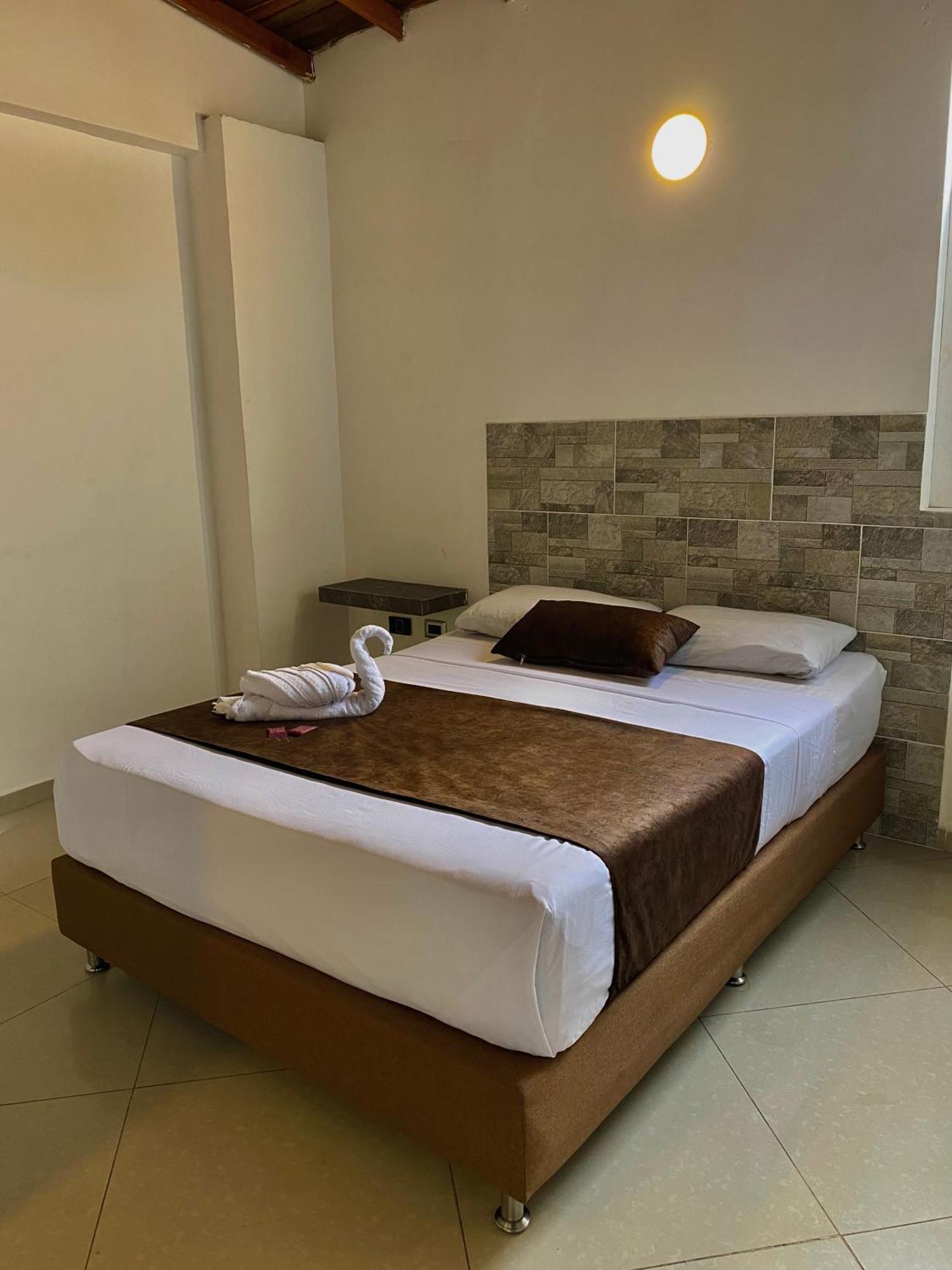 Hotel Buenos Aires Central Medellín Extérieur photo