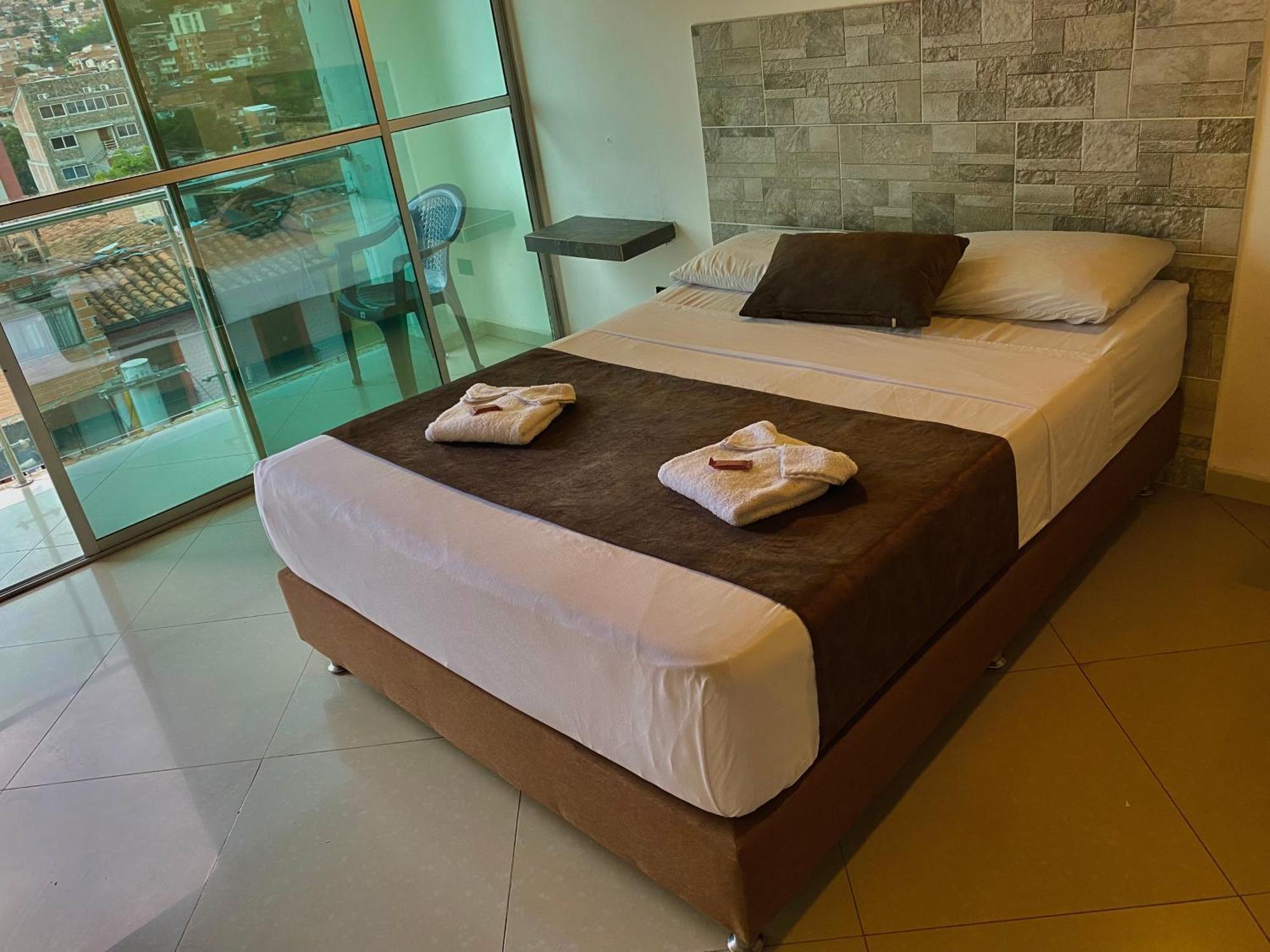 Hotel Buenos Aires Central Medellín Extérieur photo